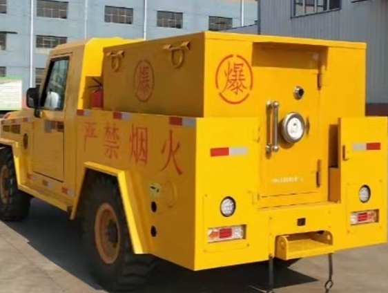 荣成凯龙爆破器材运输车：保障爆破任务的安全运行